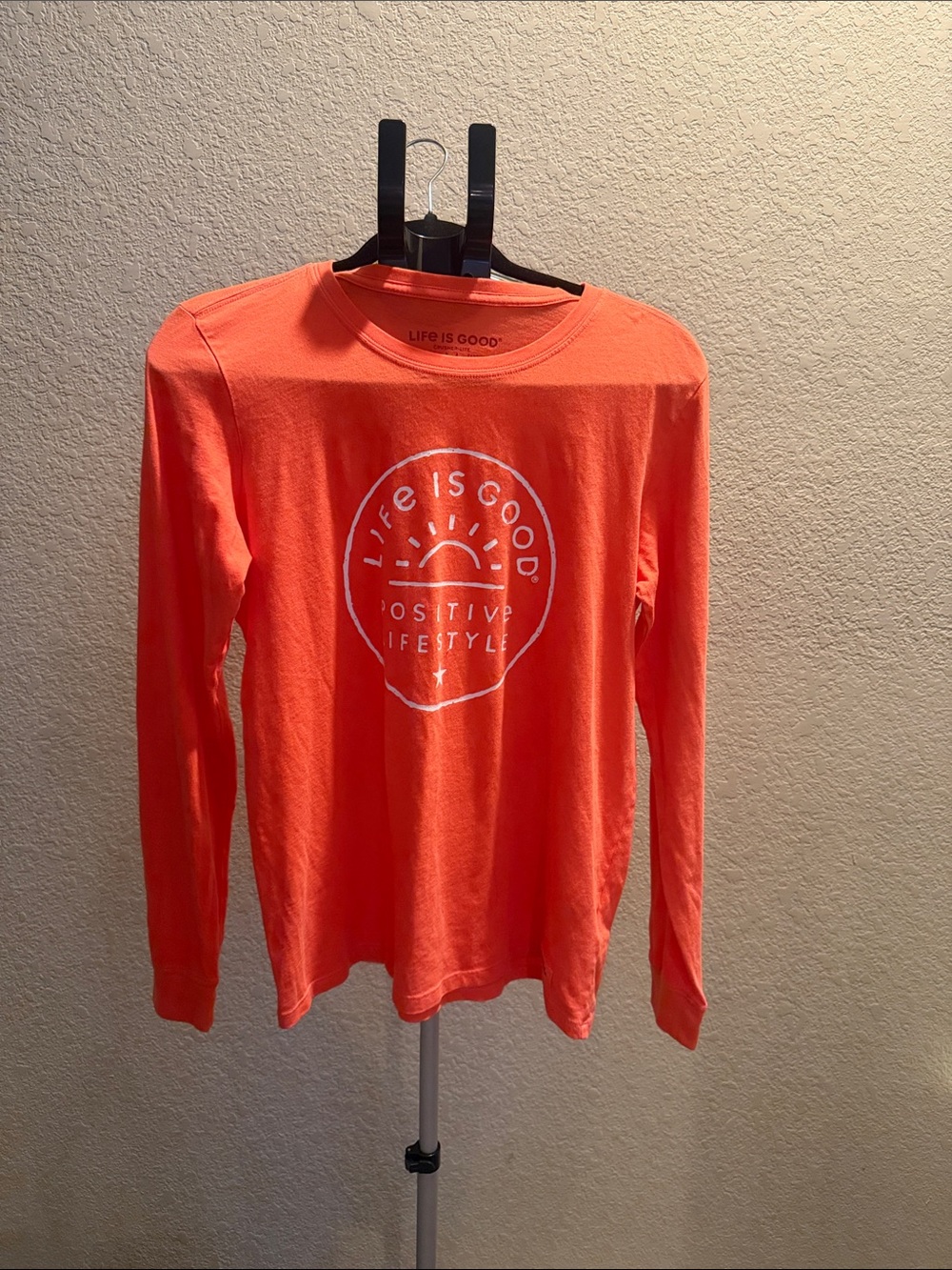 Life Is Good positive lifestyle Coral Long-Sleeve Graphic Tee. Size Medium